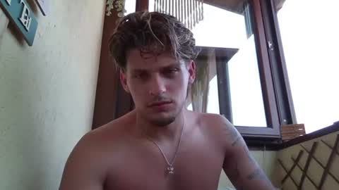Snapshot of roberto_twink1 chatting on June 30, 8:15 am Roberto online show from June 30, 8:15 am