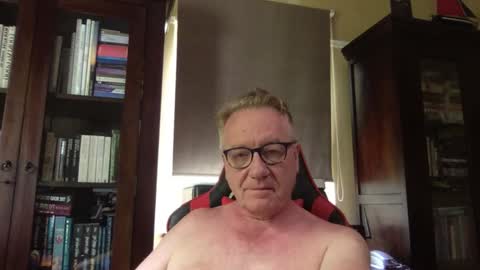 RobertTheRabbit online show from December 30, 8:21 am