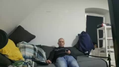 Snapshot of robertxxxpo chatting on April 6, 12:41 am Zenek online show from April 6, 12:41 am