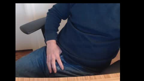 robidan6923 online show from February 12, 2:32 pm