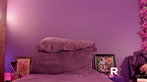 Snapshot of robinerotic chatting on June 22, 8:17 pm RobinErotic online show from June 22, 8:17 pm