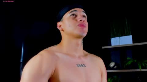 rocco_santos online show from April 4, 5:54 pm