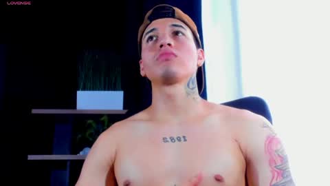 Snapshot of rocco_santos chatting on April 24, 6:54 pm rocco_santos online show from April 24, 6:54 pm