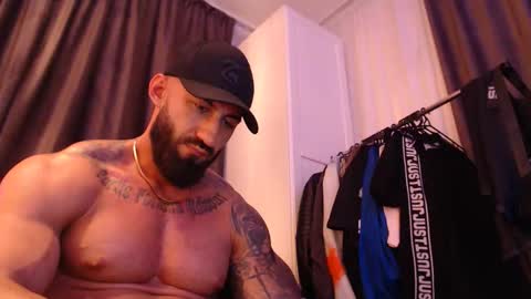 roccoomuscles online show from October 24, 8:27 pm