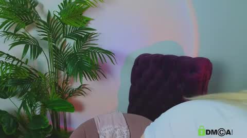 Snapshot of rochelle_dolly chatting on May 17, 4:03 pm rochelle_dolly online show from May 17, 4:03 pm