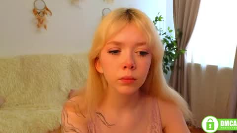 Snapshot of rochelle_dolly chatting on May 20, 1:39 pm rochelle_dolly online show from May 20, 1:39 pm