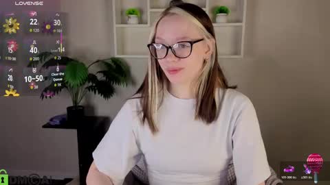 Snapshot of rockett_bunny chatting on May 18, 1:02 am Rockett online show from May 18, 1:02 am