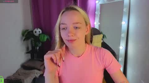 Snapshot of rockett_bunny chatting on June 23, 1:14 am Rockett online show from June 23, 1:14 am