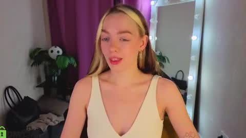 Snapshot of rockett_bunny chatting on June 23, 10:30 pm Rockett online show from June 23, 10:30 pm