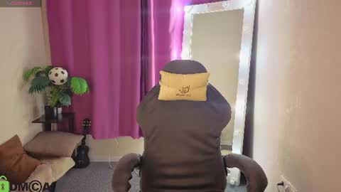 Snapshot of rockett_bunny chatting on June 29, 1:01 am Rockett online show from June 29, 1:01 am