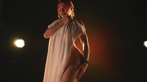 Snapshot of rocknrose chatting on February 5, 12:53 am RocknRose online show from February 5, 12:53 am