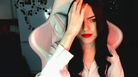 Sophie  online show from December 18, 5:10 pm