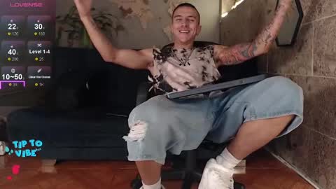 Snapshot of rogert_xx chatting on February 8, 1:22 am Rogert online show from February 8, 1:22 am