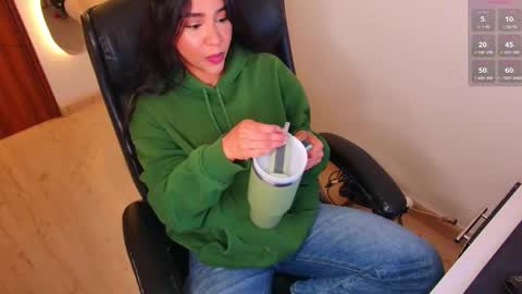 Snapshot of rohanalan_ chatting on October 27, 3:10 am Sof online show from October 27, 3:10 am