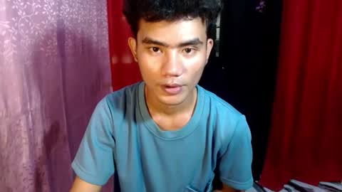 roianboyyy online show from May 24, 2:49 am