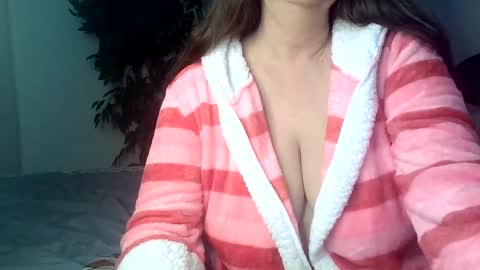 Snapshot of roisierios chatting on November 15, 1:14 am Rosie Rios online show from November 15, 1:14 am