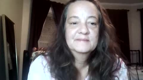 Snapshot of roisierios chatting on June 6, 1:43 am Rosie Rios online show from June 6, 1:43 am