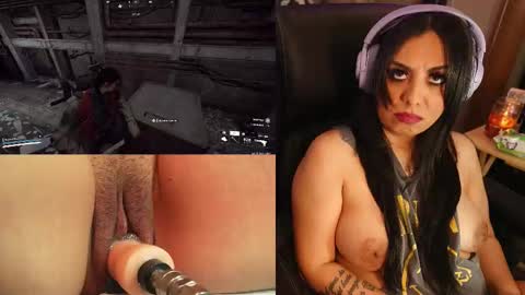 Snapshot of roknblaze chatting on February 7, 1:53 am Rok-N-Blaze online show from February 7, 1:53 am