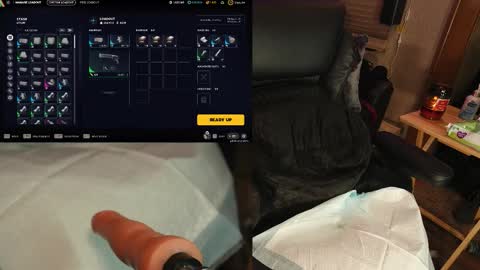 Snapshot of roknblaze chatting on February 20, 6:26 am Rok-N-Blaze online show from February 20, 6:26 am