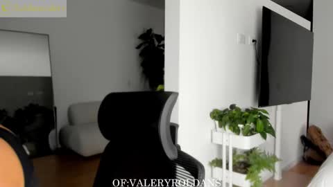 Valery Roldans online show from October 31, 2:34 am