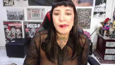 Snapshot of rollyderolandia666 chatting on December 18, 10:05 pm Rolly online show from December 18, 10:05 pm