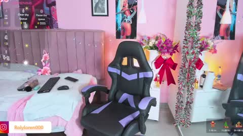 Snapshot of rolyloren chatting on December 8, 7:43 pm Marcela online show from December 8, 7:43 pm