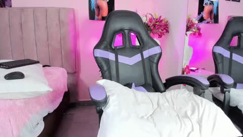 Snapshot of rolyloren chatting on January 17, 2:29 am Marcela online show from January 17, 2:29 am