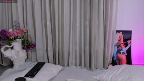 Snapshot of rolyloren chatting on January 31, 8:33 pm Marcela online show from January 31, 8:33 pm