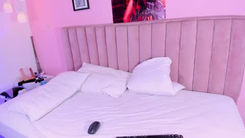 Snapshot of rolyloren chatting on February 9, 2:49 am Marcela online show from February 9, 2:49 am