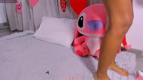 Snapshot of rolyloren chatting on March 1, 5:16 pm Marcela online show from March 1, 5:16 pm