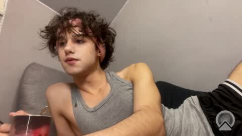 Snapshot of roma_shyguy_ chatting on April 27, 10:19 pm roma_shyguy_ online show from April 27, 10:19 pm