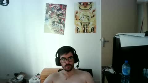 Snapshot of romainb72 chatting on June 15, 5:42 am romainb72 online show from June 15, 5:42 am