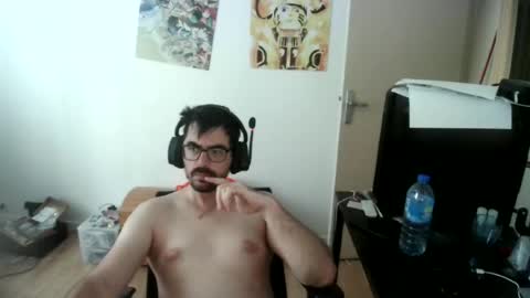 Snapshot of romainb72 chatting on June 16, 6:27 am romainb72 online show from June 16, 6:27 am