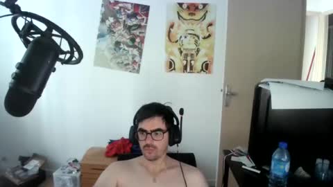 Snapshot of romainb72 chatting on June 22, 10:34 am romainb72 online show from June 22, 10:34 am