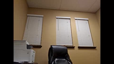 Snapshot of romanteeks chatting on December 18, 1:00 am romanteeks online show from December 18, 1:00 am