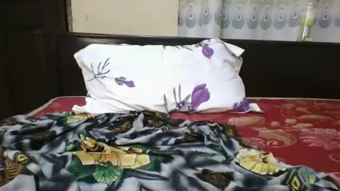 Snapshot of romantic2u4 chatting on June 18, 7:51 pm Emma online show from June 18, 7:51 pm