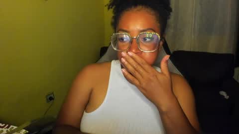 Snapshot of romantic_stargirl chatting on April 23, 2:57 am Is A Belle online show from April 23, 2:57 am