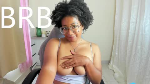 Snapshot of romantic_stargirl chatting on May 24, 2:22 pm Is A Belle online show from May 24, 2:22 pm