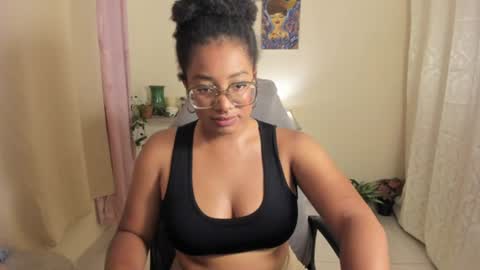 Snapshot of romantic_stargirl chatting on June 13, 3:59 am Is A Belle online show from June 13, 3:59 am