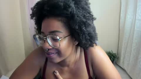 Snapshot of romantic_stargirl chatting on July 2, 3:23 am Is A Belle online show from July 2, 3:23 am