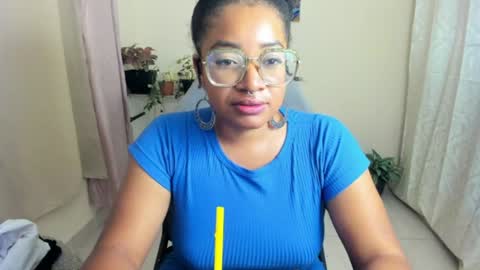 Snapshot of romantic_stargirl chatting on July 5, 2:51 am Is A Belle online show from July 5, 2:51 am