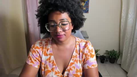 Snapshot of romantic_stargirl chatting on July 8, 2:16 am Is A Belle online show from July 8, 2:16 am