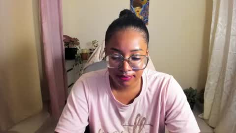 Snapshot of romantic_stargirl chatting on July 9, 4:16 am Is A Belle online show from July 9, 4:16 am