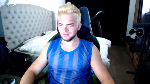 romantic_twunk online show from October 25, 4:31 am