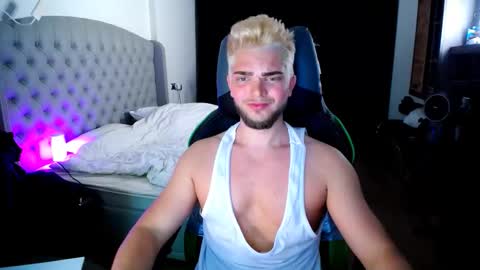 romantic_twunk online show from October 25, 4:35 pm