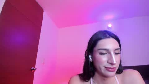 Snapshot of romantik_doll chatting on August 8, 10:01 pm zaray online show from August 8, 10:01 pm