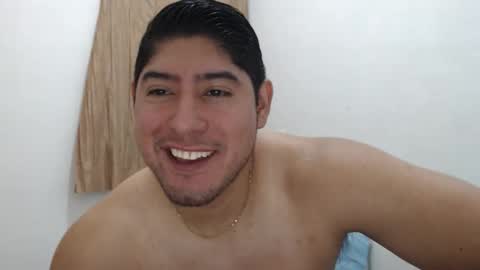 Snapshot of romeo_myroom chatting on October 19, 4:07 pm Romeos Room online show from October 19, 4:07 pm