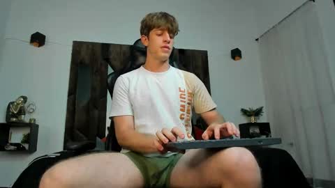 Snapshot of romeo_ricci1 chatting on June 6, 2:05 am Romeo Ricci online show from June 6, 2:05 am