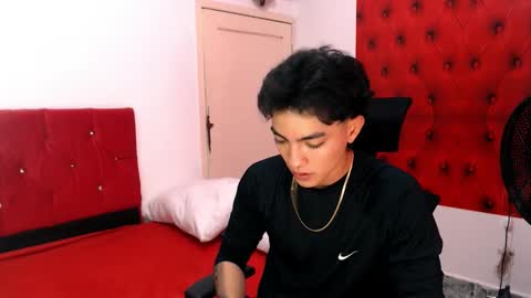 Snapshot of romeomillerr chatting on November 18, 7:18 pm Romeo online show from November 18, 7:18 pm