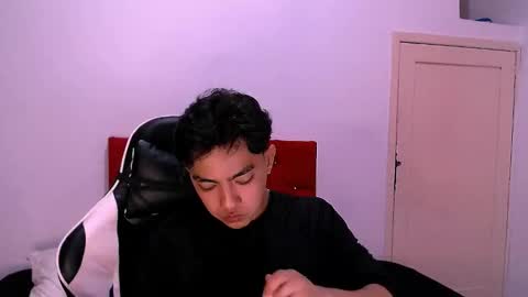 Snapshot of romeomillerr chatting on November 22, 7:24 pm Romeo online show from November 22, 7:24 pm